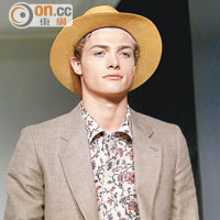 紳士帽款用色淺淡，配襯法國風悠閒造型，認真入型入格。