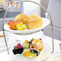 在北京及上海航班的頭等客艙，提供英式下午茶。