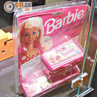 女生最愛的Barbie，也曾推出玩具相機。