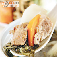 金銀菜陳腎排骨燉湯 $36<br>金銀菜是新鮮白菜和菜乾，加上陳腎，性質溫和，入口清淡，適合夏天享用。