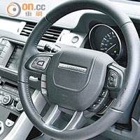 車廂裝潢秉承Range Rover追求氣派傳統，並以皮革軚環為中心。