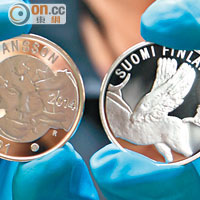 能夠被芬蘭鑄幣廠印製成銀幣，可見姆明在芬蘭已成國家級象徵。