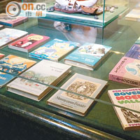 44國語言的書籍，部分在姆明博物館這裏有展出。