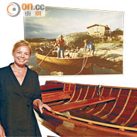 這艘小木船由Tove的朋友為她建造，成為她往返小島與大陸的親密顆伴。