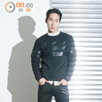 黑色Leather Pitch Sweater $759<br>白色Stud Shirt $799<br>黑色Zip Jeans $659<br>