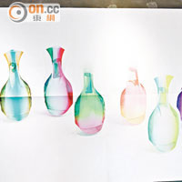 Hope Forever Blossoming Vase<br>是二人的代表作之一，原本是2D塑膠片，注入水後，即變身3D花瓶，設計贏得2003年Good Design Award。