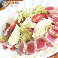 Ahi -Tuna Salad $150<br>沙律菜淋上辛香的芥末蛋黃醬配嫩滑的吞拿魚肉，簡單又開胃的前菜。