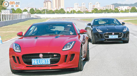 積架在珠海國際賽車場舉辦「心馳馭美」駕駛體驗活動，讓車迷親身體驗F-Type Coupe在賽道上的感覺。