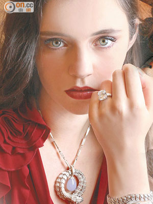 Serpenti白金白玉髓鑽石頸鏈、祖母綠切割鑽石戒指、Bulgari Bulgari白金鑽石手錶