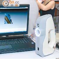 EVA 3D掃描器需透過人手掃描，流動性高。售價：約$150,000