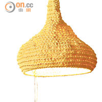 荷蘭設計師以人手編織的燈罩。$1,600/連燈