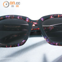 紫色花紋太陽眼鏡　$1,770