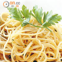 Spaghetti with Clams $168<br>Tony指意大利人喜歡吃Spaghetti Vongole，即蜆肉、蒜頭、辣椒、白酒做成的意大利粉。意粉軟硬適中，配上清甜的蜆肉，是清新輕盈之選。