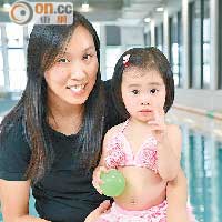 梅太<br>「女兒悠悠（2歲）本來怕水，參與活動1個月，我發覺她比以前大膽，見到其他小朋友學習潛水，也令她勇於嘗試，對自己更有信心。」