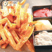 Five Spiced Sweet Potato Fries $78（a）<br>番薯薯條香甜酥脆，還有Spiced Tomato、Truffle Mayo、Garlic Aioli三種醬汁供配搭，分量足又富驚喜。 