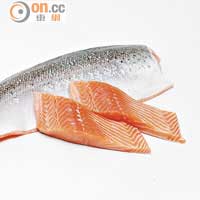 三文魚含Omega-3脂肪酸，可為身體鎖水。