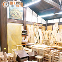 會館中可買到多款精美的檜木製家品。