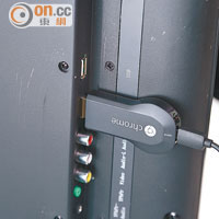 連接方法簡單，將HDMI及插頭接駁電視，再經microUSB取電即可。