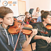 Musical College of Shopen是Vsevolod的母校，專門培訓年輕音樂人才。
