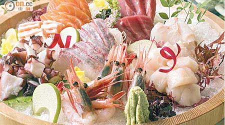 除壽司及自選主菜外，另供應肥美時令的海產刺身。