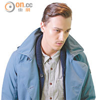 藍色Gore-Tex Trench Coat 未定價<br>深藍色針織開胸外套 $1,980<br>灰藍色恤衫$1,280<br>黑色牛仔褲$1,380