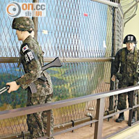 DMZ展示館有不少軍事擺設，更呈現了駐守邊界的南韓士兵模擬情景。