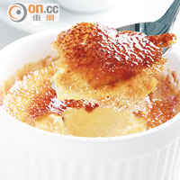 Crème Brûlée $68<br>面層焦糖夠燶夠脆，帶少許甘苦，與布甸甜味成對比，入口富蛋香，質感細緻幼滑。