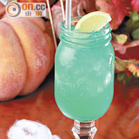 44 Blue $76<br>色澤藍藍綠綠的，原來用上橘子冧酒、藍橙酒及菠蘿汁調校而成，一啖入口涼透心。