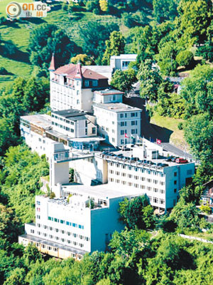 瑞士酒店管理課程世界知名，Glion Institute of Higher Education則是當地第一所被認可學歷等同學士學位的酒店管理名校。