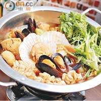 魚春海鮮鍋 $168<br>有齊青口、帆立貝、魚春等，用料豐富，以豬骨濃湯炮製，暖胃窩心。