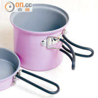 Evernew Aluminum Ceramic Deep Pot<br>一套兩件迷你煮食鍋，可合併成一個紫色小罐，方便攜帶。$440（b）