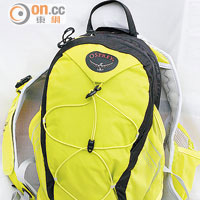 背包<br>OSPREY REV 6<br>附水袋設計，肩帶設有可套上智能手機的小袋。$850（a）