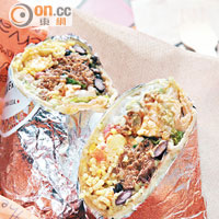 Barbacoa Beef Burrito　$88<br>餅皮捲着經過48小時醃製的牛肉，香味濃郁，配上黑豆或白豆，口感豐富且紮實。