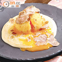 Softly Fried Basotto Egg, Creamy Polenta and Fontina Fonduta $502<br>日本溫泉蛋先煮至流心再裹上麵包糠炸脆，切開蛋黃徐徐流出，沾滿粟米糊和Fontina芝士忌廉，是雞蛋配白松露的另類吃法。