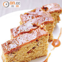 Pecan Cake with Salted Caramel $45<br>甜品有回歸歐陸的選擇，像這款果仁蛋糕，焦糖分量剛好，甜度適中。