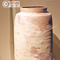 陶器書卷瓶，大部分人相信《死海古卷》是存放於這種瓶子內。