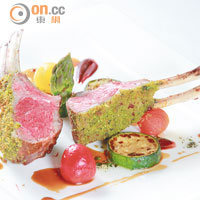 Roasted Rack of Lamb with a Herbs Crust and Chianti Mustard $380<br>吃起來肉嫩多汁的羊排外層是烘脆了的香草醬，提升味道層次之餘，也辟除了羊肉本身的羶味，好味道。