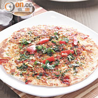 Onion Tomato Chili Oothappam $70<br>Oothappam猶如印度式的薄餅，把厚厚的粉漿倒在薄餅烤爐上，再灑上新鮮洋葱、番茄辣椒，加入少許酥油，令薄餅的香味更加突出。