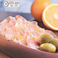 Pork Loin with Orange $98（d）<br>採用背脊兩側、醃製超過12個月的豬里肌做成Cold Cut，脂肪比較少，灑點橙皮，伴上橄欖同吃，更能突出肉的濃郁。