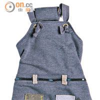 型格LOOK<br>吊帶連身褲，設計簡約，選用深藍色調，給狗仔着，Fit晒！$624（b）