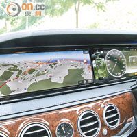 中控台12.3吋大屏幕，可顯示導航及車速等資訊，閱讀十分清晰。