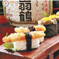 松葉蟹壽司盛合 盛合中的天婦羅松葉蟹棒壽司，蟹棒炸至外酥內軟，與紫菜和壽司飯包在一起同吃，齒頰留香。