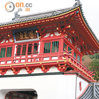 武雄溫泉樓門於1915年落成，明年即將踏入100周年。