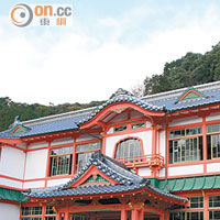武雄溫泉新館與樓門同於2005年被納入「國指定重要文化財」。