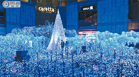 以25萬粒LED打造的「光之溪谷」，是東京的聖誕地標。