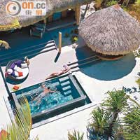 度假村擁有私人泳池，住客可以在完全私人的空間享樂。