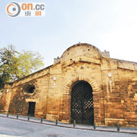 The Famagusta Gate是至今保留較完整的城門，其長廊已變成音樂廳。