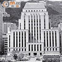 第三代的滙豐總行大廈，於1935年落成，是香港第一座裝有空調的建築物。（相片來源：香港建築中心）