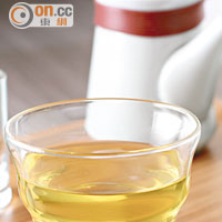 Gojibear $28/熱、$30/冷、$52/壺 綠茶茶葉中混有粒粒杞子，味道清香，還散發陣陣莓味，可以清肝明目，亦具抗氧化之效。