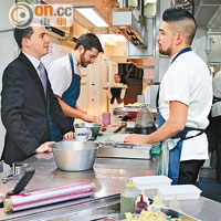 餐廳廚房是米芝蓮星級廚的搖籃，在此學成並成名的星級廚師多達28位。
